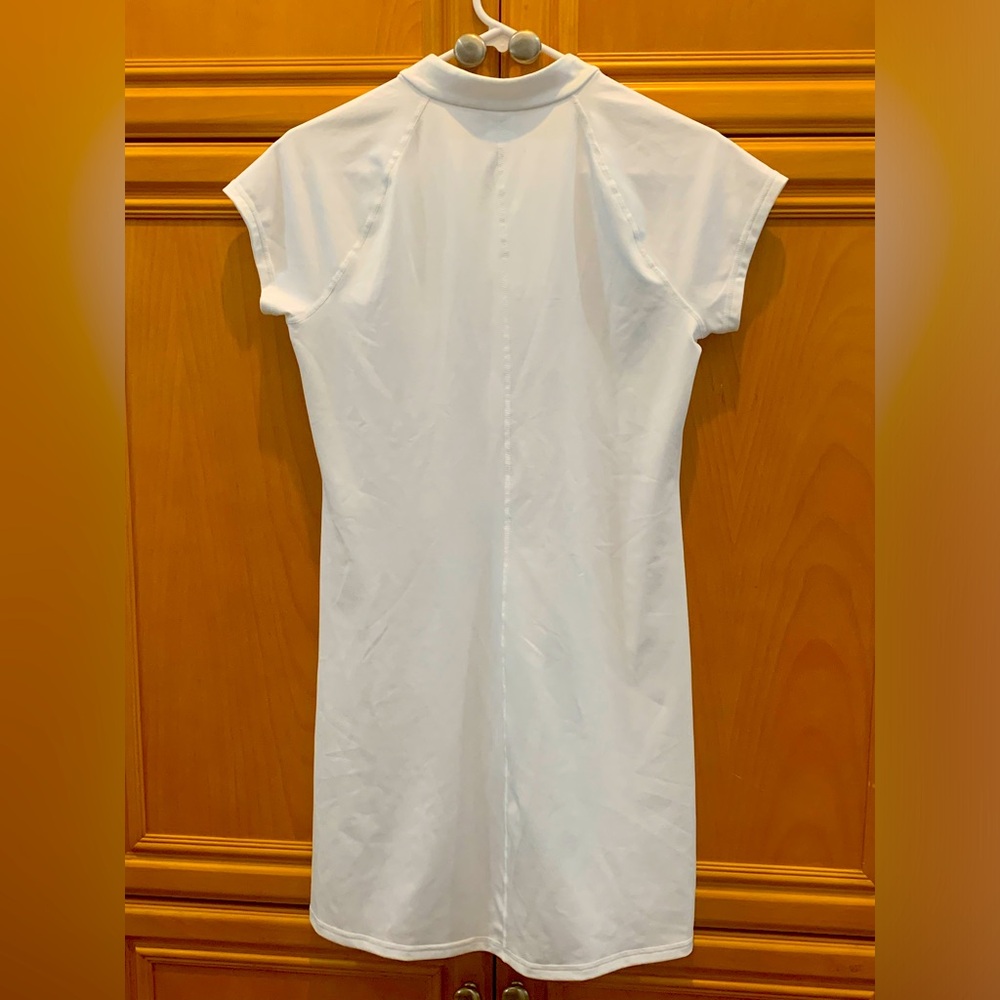 Sporty, cool, 3/4 zip with short sleeve, a mini for summer .